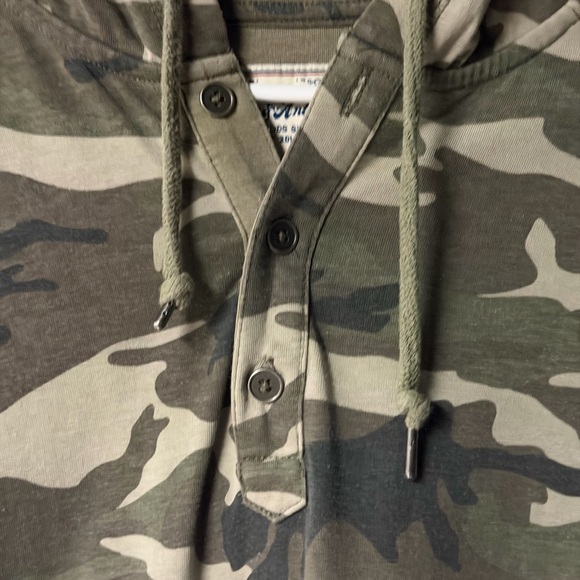 Camouflage Hoodie - Tee with front pocket - Picture 5 of 16